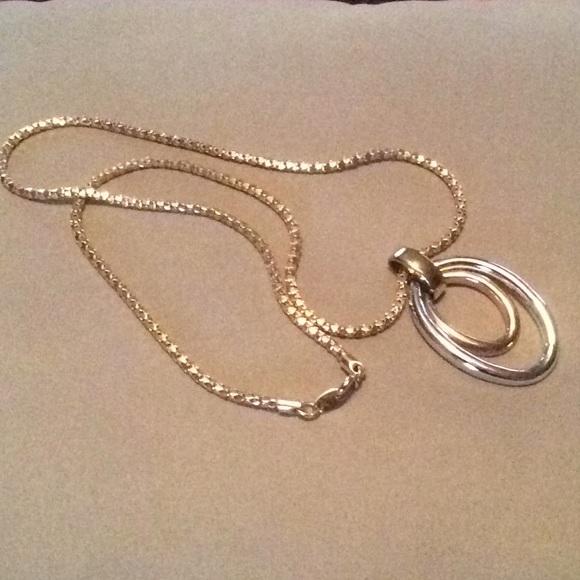 Beautiful 18” Oval Shape Pendent Necklace Includes (2) Chains. - Picture 2 of 5